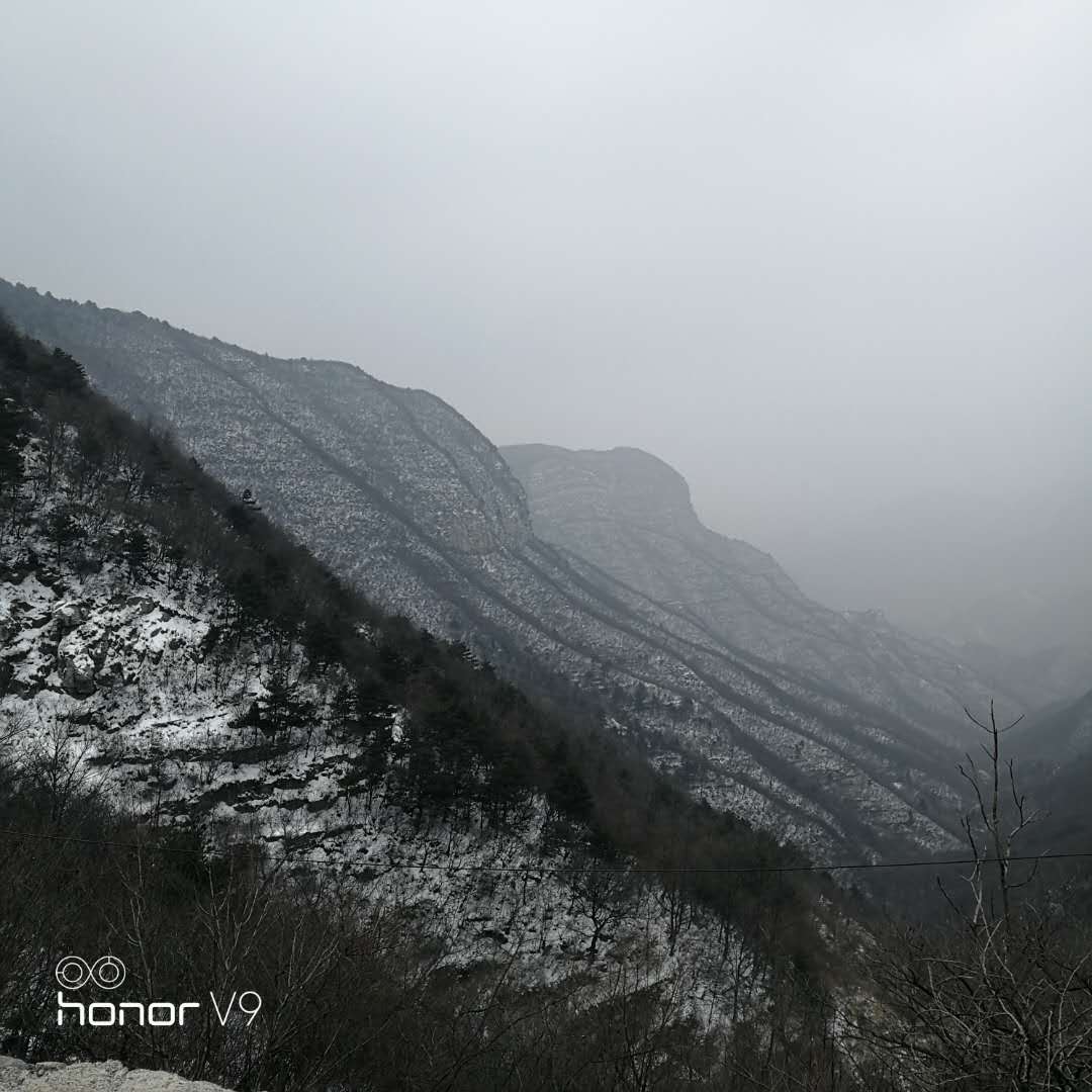 焦作市眾光耐酸瓷業(yè)有限公司開工前先去登登山，而且還是雪山