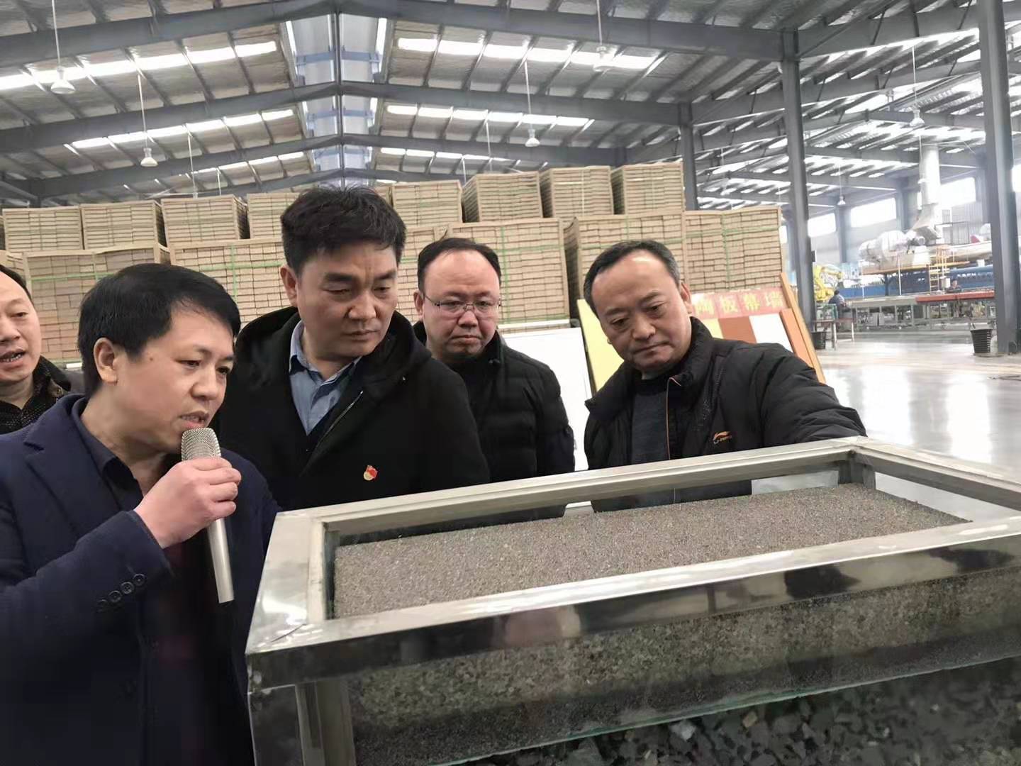 修武縣委常委，縣政府常務副縣長千懷貴眾光公司考察調(diào)研